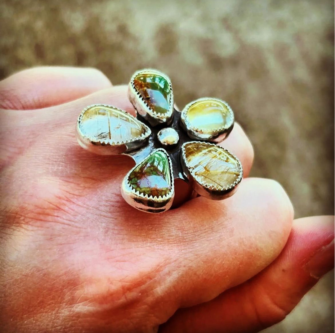 Flower Ring // Size 8 // Ready to Ship