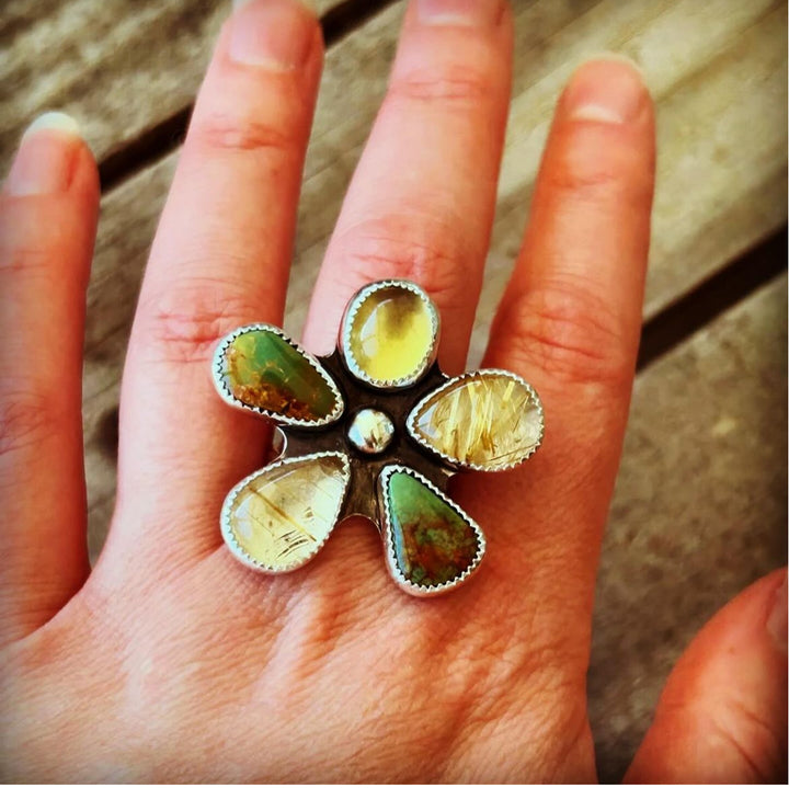 Flower Ring // Size 8 // Ready to Ship