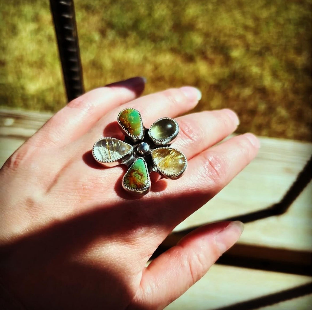 Flower Ring // Size 8 // Ready to Ship